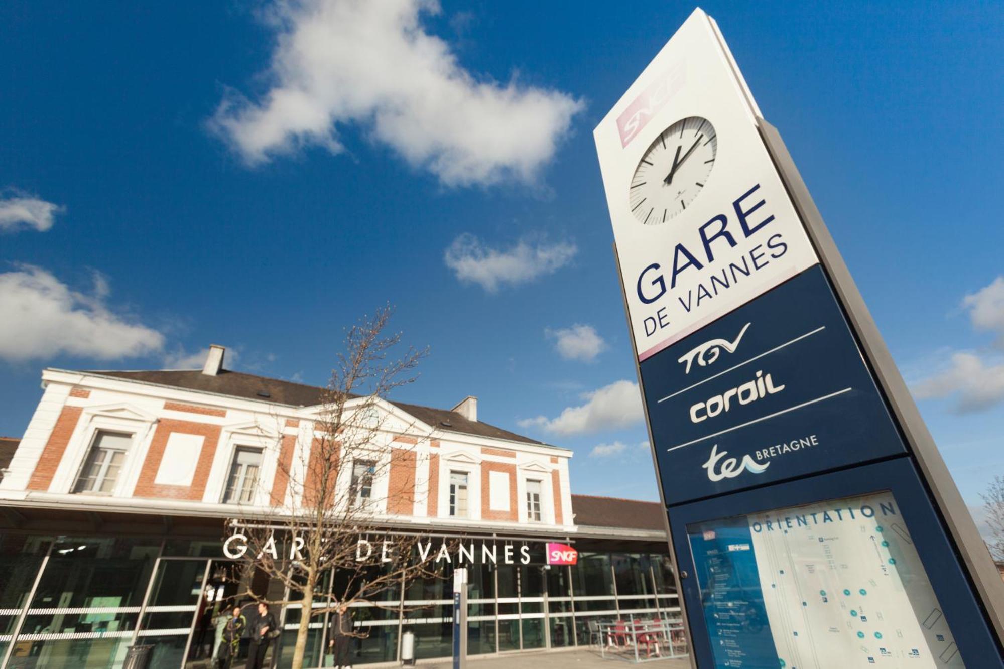 Ibis Styles Vannes Gare Centre Exterior photo